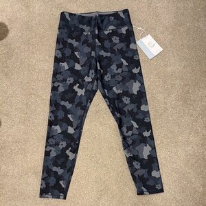 NWT!! Calme Camouflage Leggings